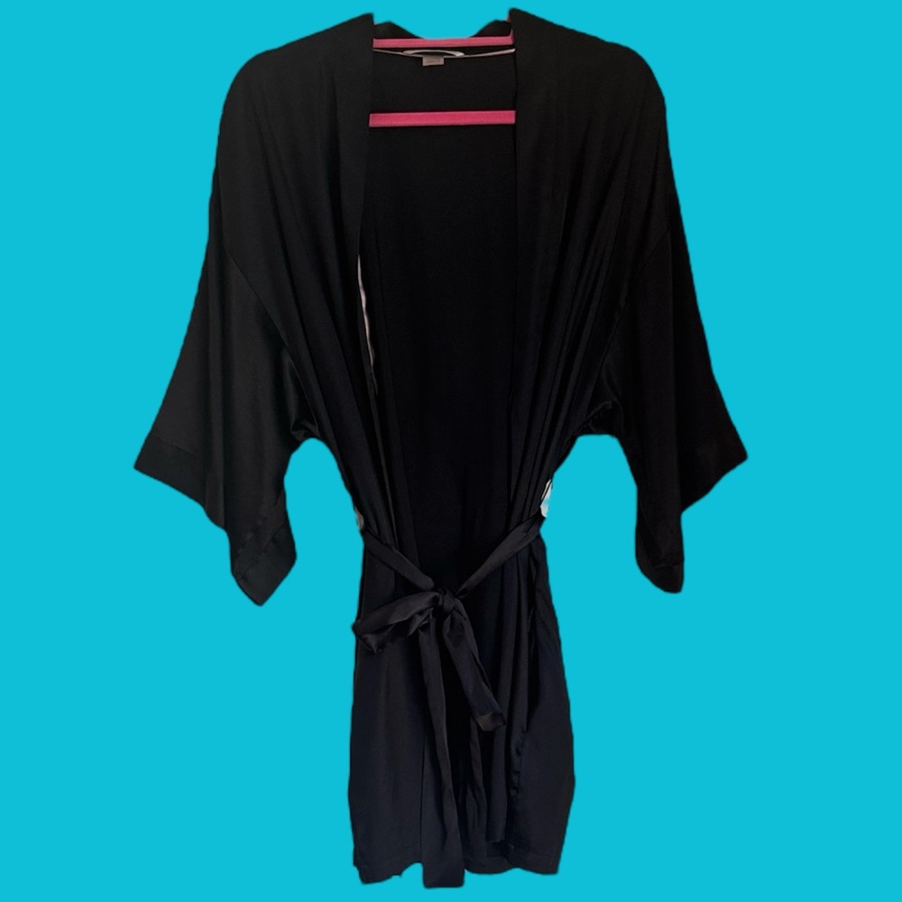 VICTORIA’S SECRET Black Short Kimono Robe with Pockets Lined with Pink Size M/L - Picture 2 of 11
